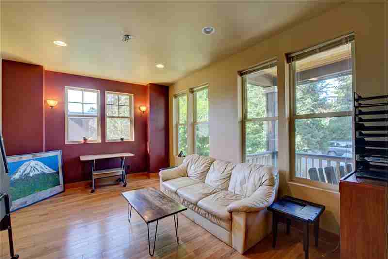 10516 20th Ave Ne - Photo 5 of 19