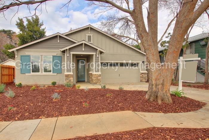 4525 V St - Photo 2 of 31