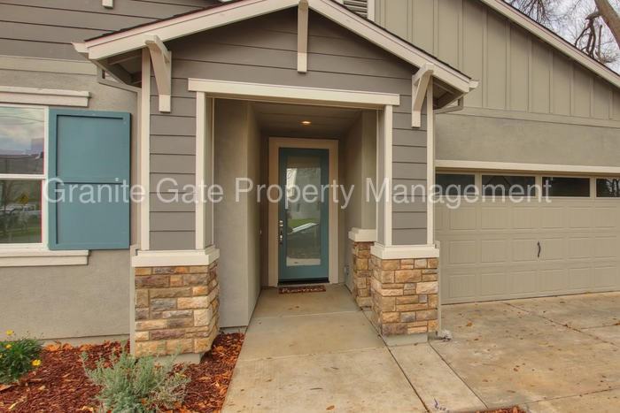 4525 V St - Photo 3 of 31