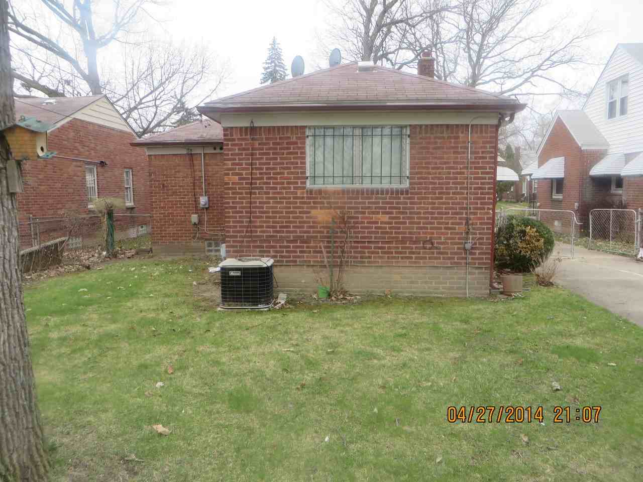 19412 Sussex St - Photo 3 of 17