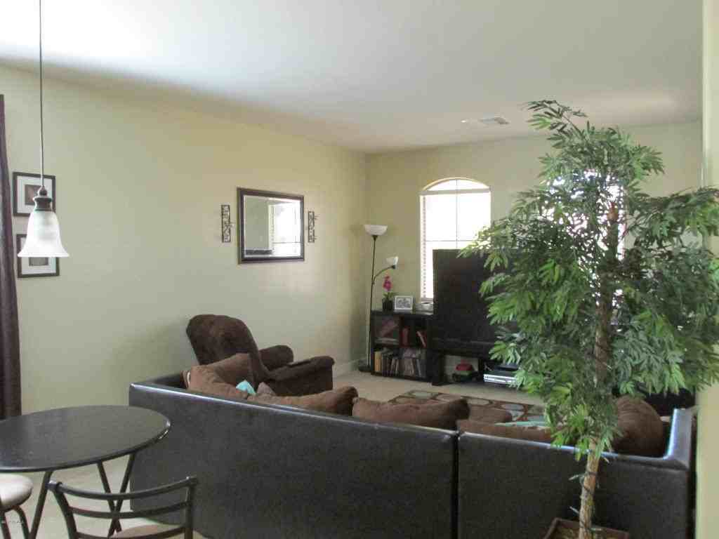 135 N 109th Ave - Photo 3 of 21