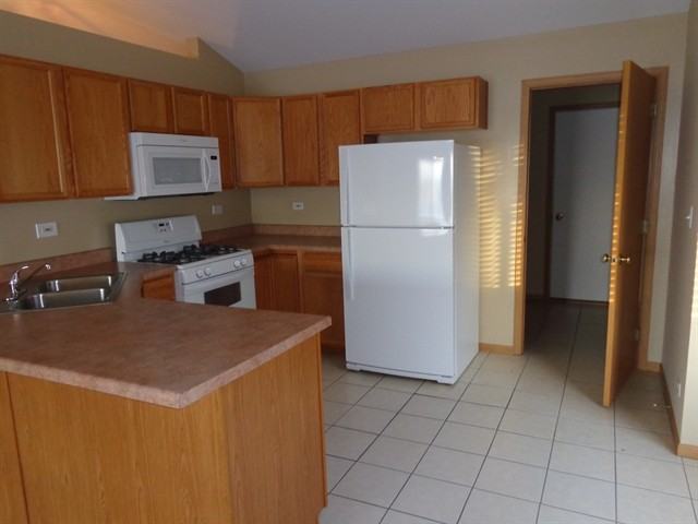 825 Casey Ln - Photo 3 of 10