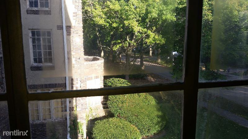 1404 S Lincoln Ave - Photo 2 of 3