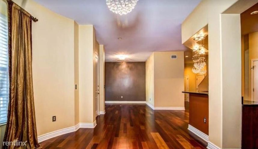 215 N Center St - Photo 2 of 8