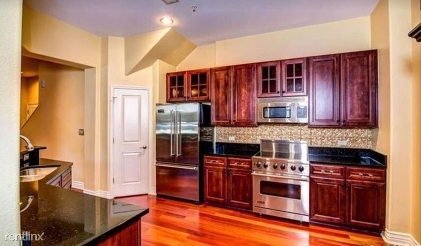 215 N Center St - Photo 3 of 8
