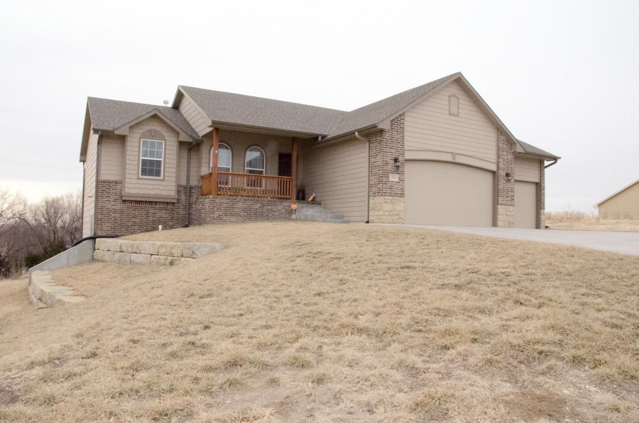 331 Kimberly Ln - Photo 2 of 38