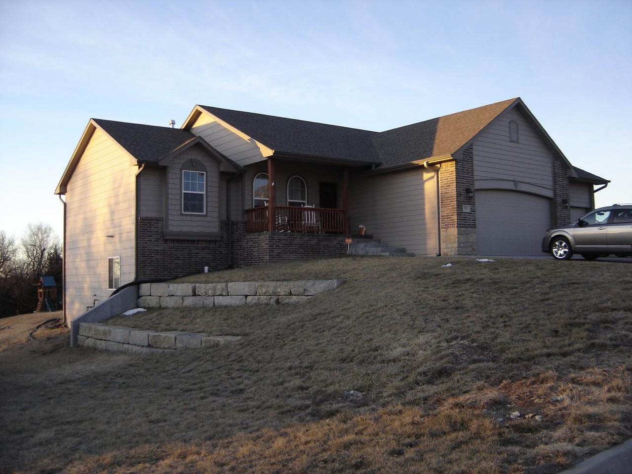 331 Kimberly Ln - Photo 3 of 38