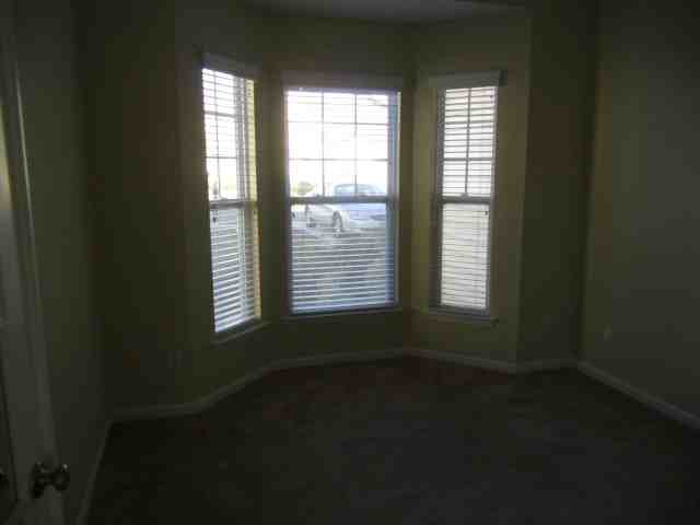 1028 Kensrowe Ln - Photo 3 of 12