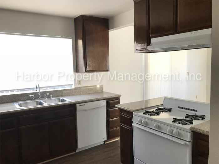 1412 E 63rd St - Photo 2 of 23