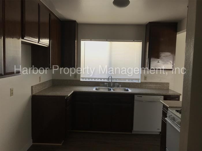 1412 E 63rd St - Photo 3 of 23