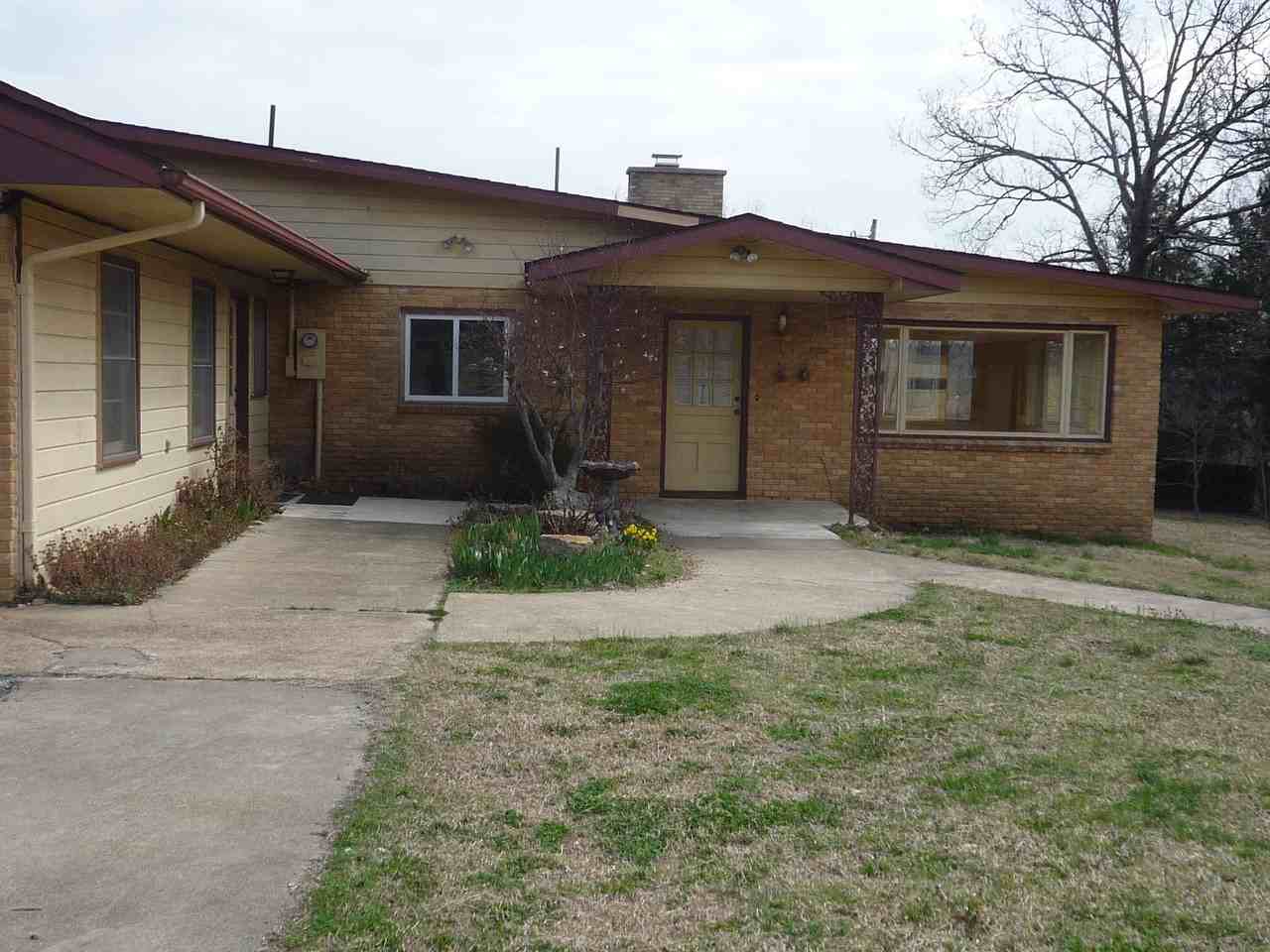 1001 C S Woods Blvd #1 - Photo 3 of 26