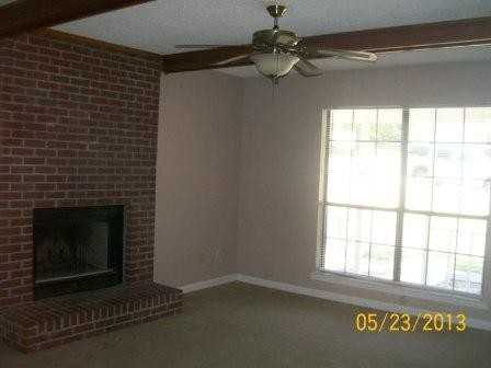 122 Blackhawk Dr - Photo 3 of 6