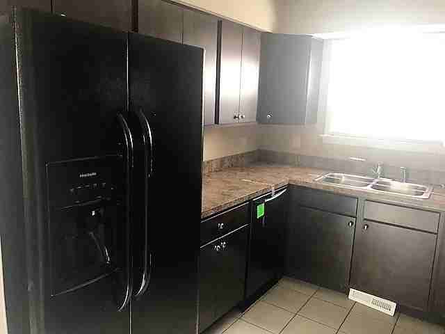 10418 S Green Bay Ave - Photo 2 of 15