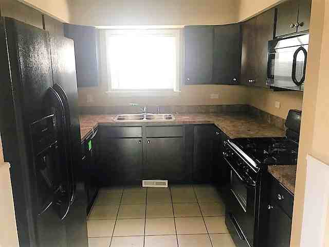 10418 S Green Bay Ave - Photo 3 of 15