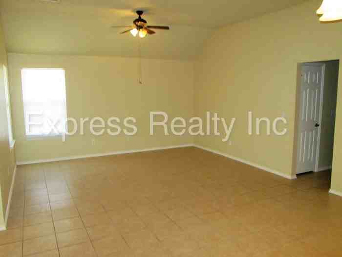 2525 W Oklahoma Ave - Photo 3 of 17