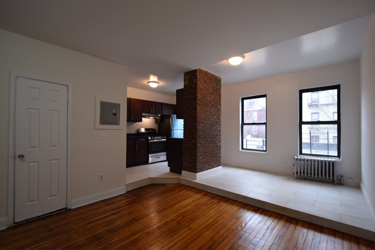 2867 Webster Ave - Photo 2 of 10