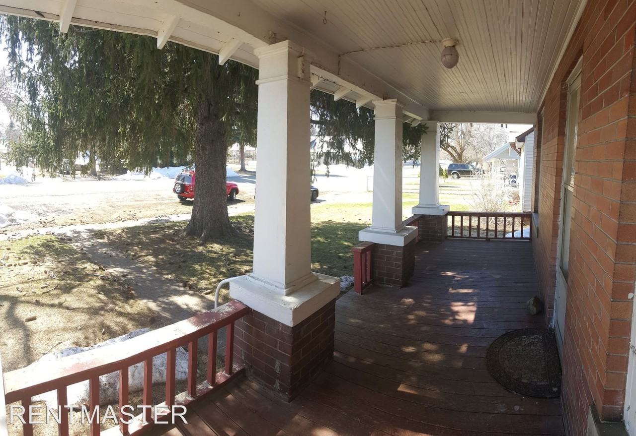 685 Fremont St - Photo 3 of 19