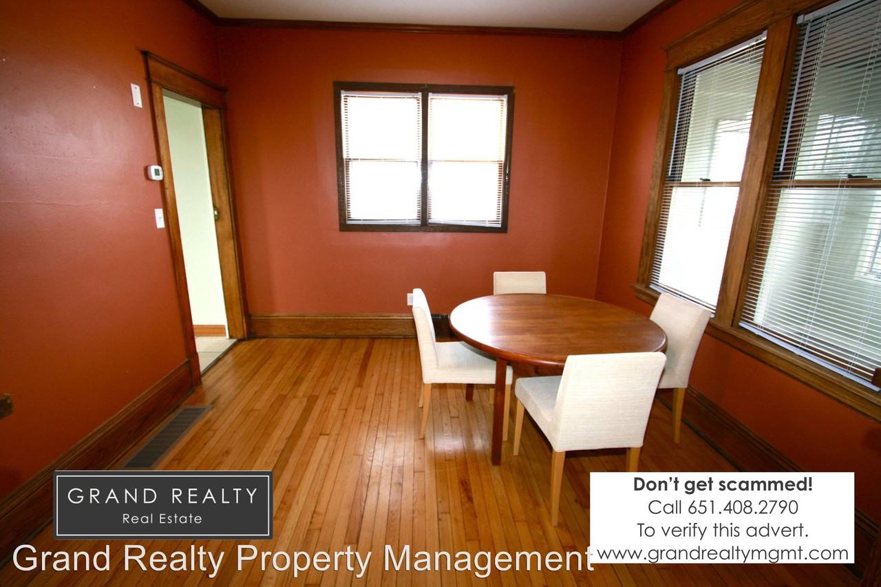 1054 Sherburne Ave - Photo 3 of 12