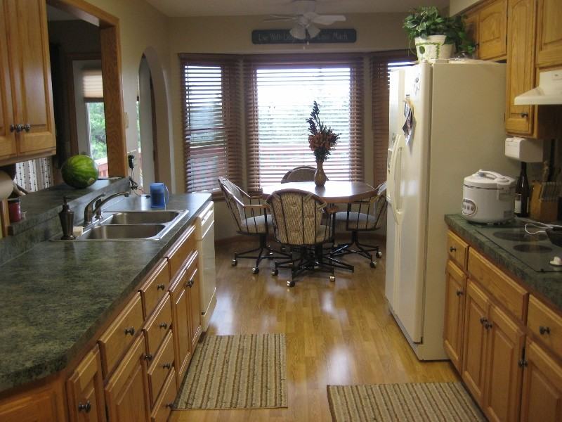 512 Crestview Dr - Photo 2 of 14