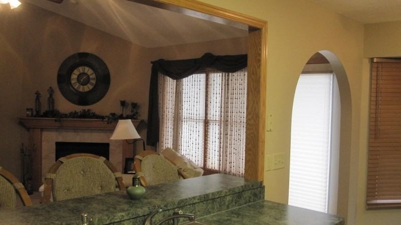 512 Crestview Dr - Photo 3 of 14