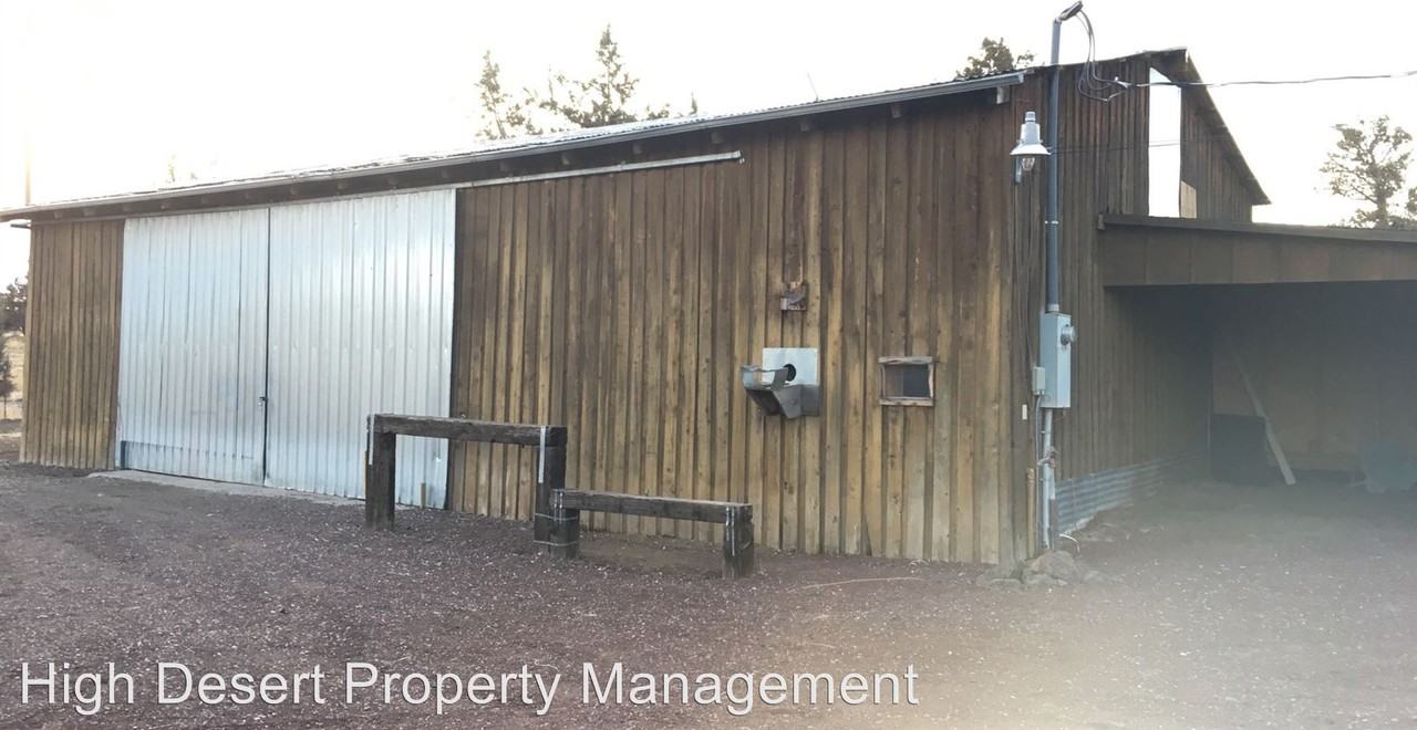 4545 NE 45th St - Photo 3 of 21