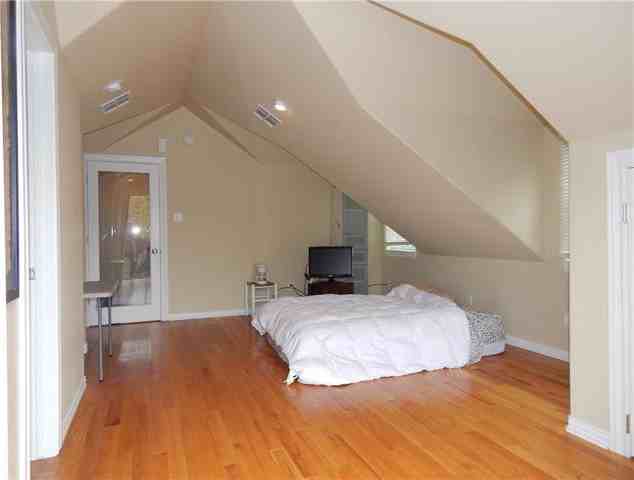 414 W 10th St - Photo 3 of 19