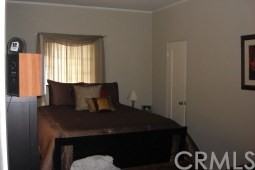 2718 E 2nd St #B - Photo 3 of 9