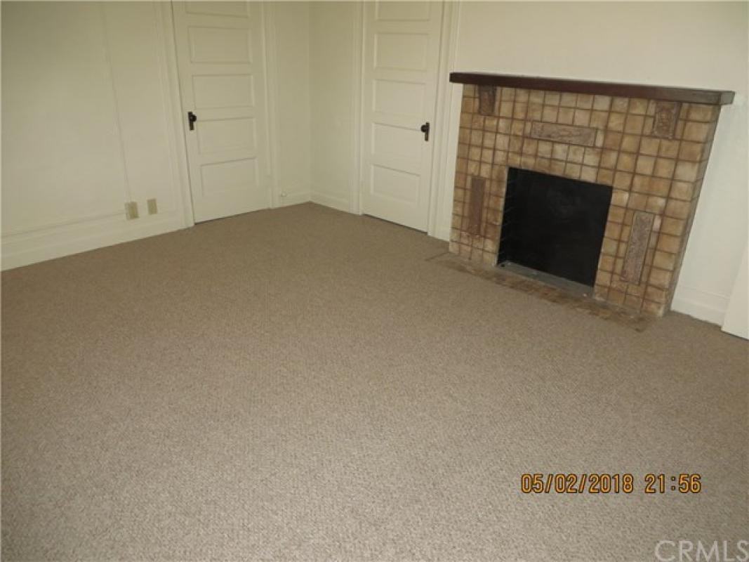 324 S Vinedo Ave - Photo 3 of 15