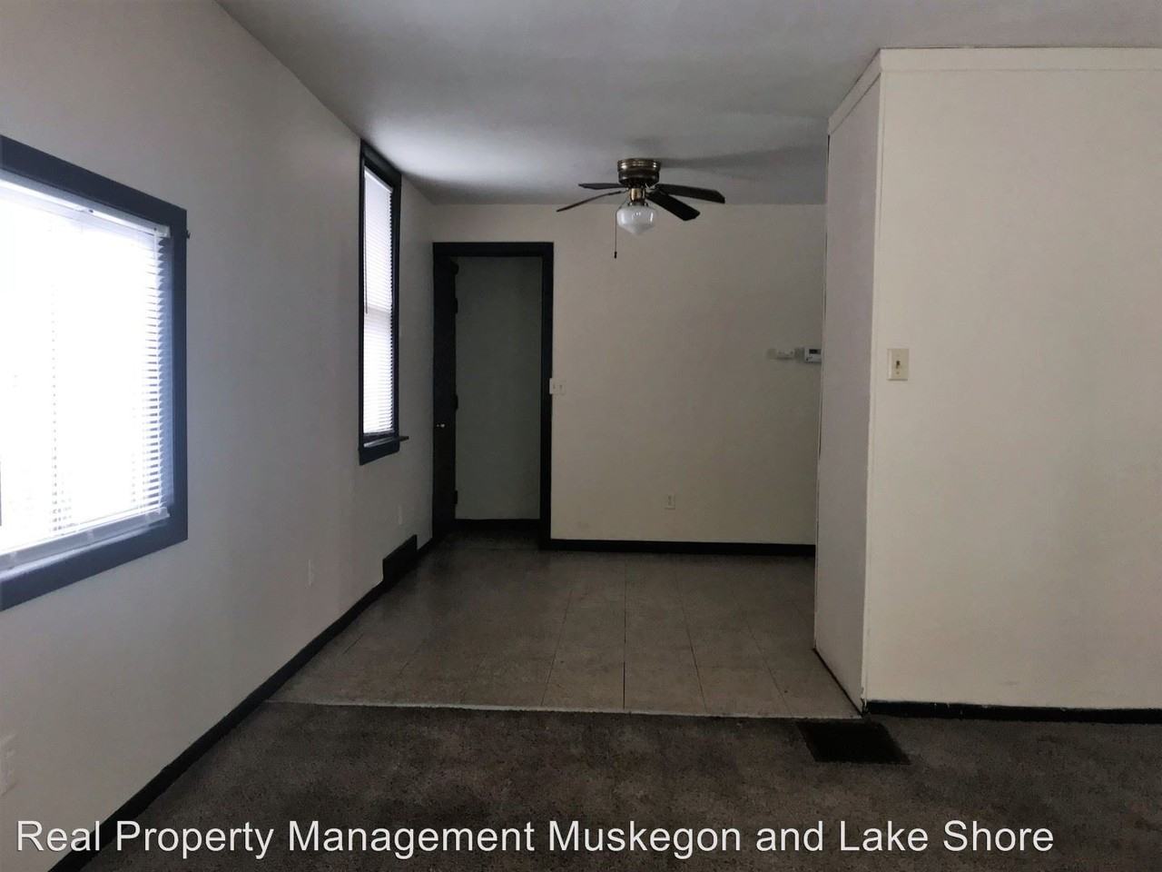 3133 Sanford St - Photo 3 of 5