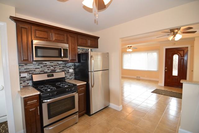 211 E State Rd - Photo 3 of 17