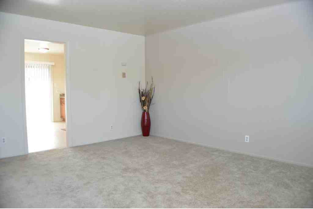 Sandpiper Apts - Photo 3 of 20