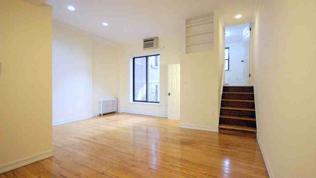 W 85th St & Amsterdam Ave #6