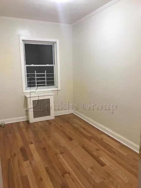 32-25 58th St 2FL - Photo 3 of 5