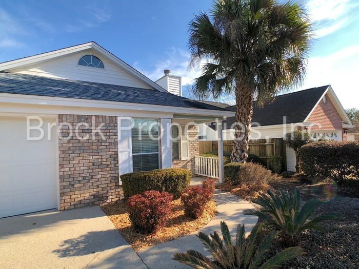 3510 Silvertree Ln - Photo 2 of 35