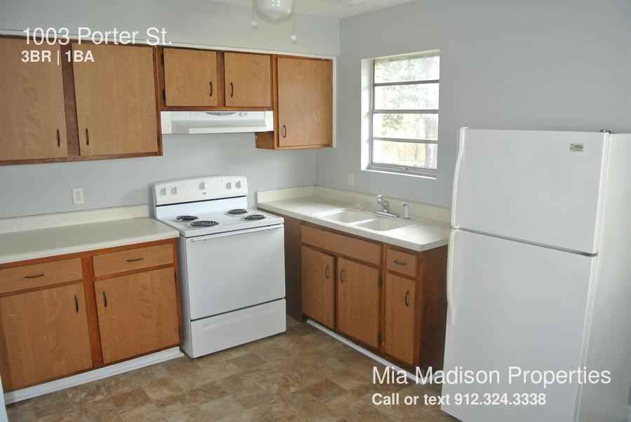 1003 Porter St - Photo 2 of 8