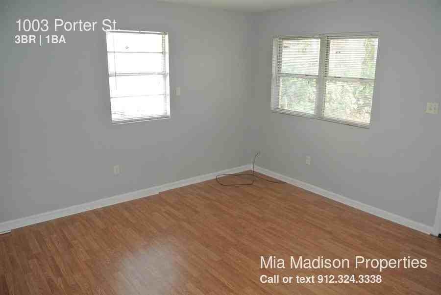 1003 Porter St - Photo 3 of 8