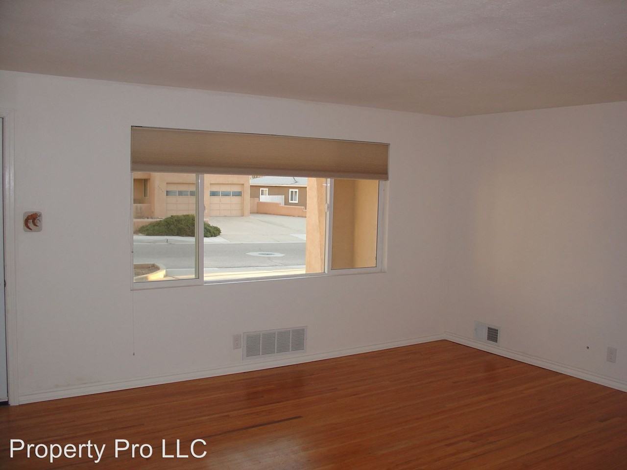 9505 Euclid Ave NE - Photo 2 of 25