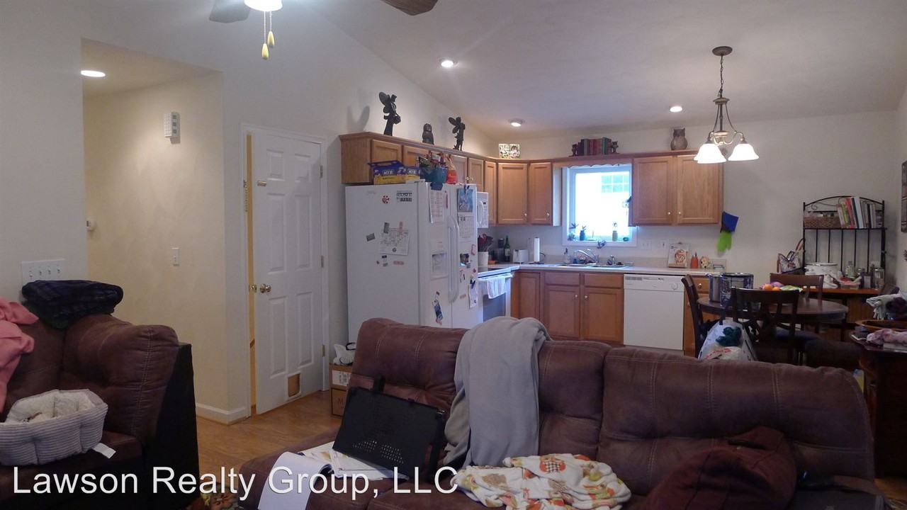 758 Riverland Rd SE - Photo 2 of 22