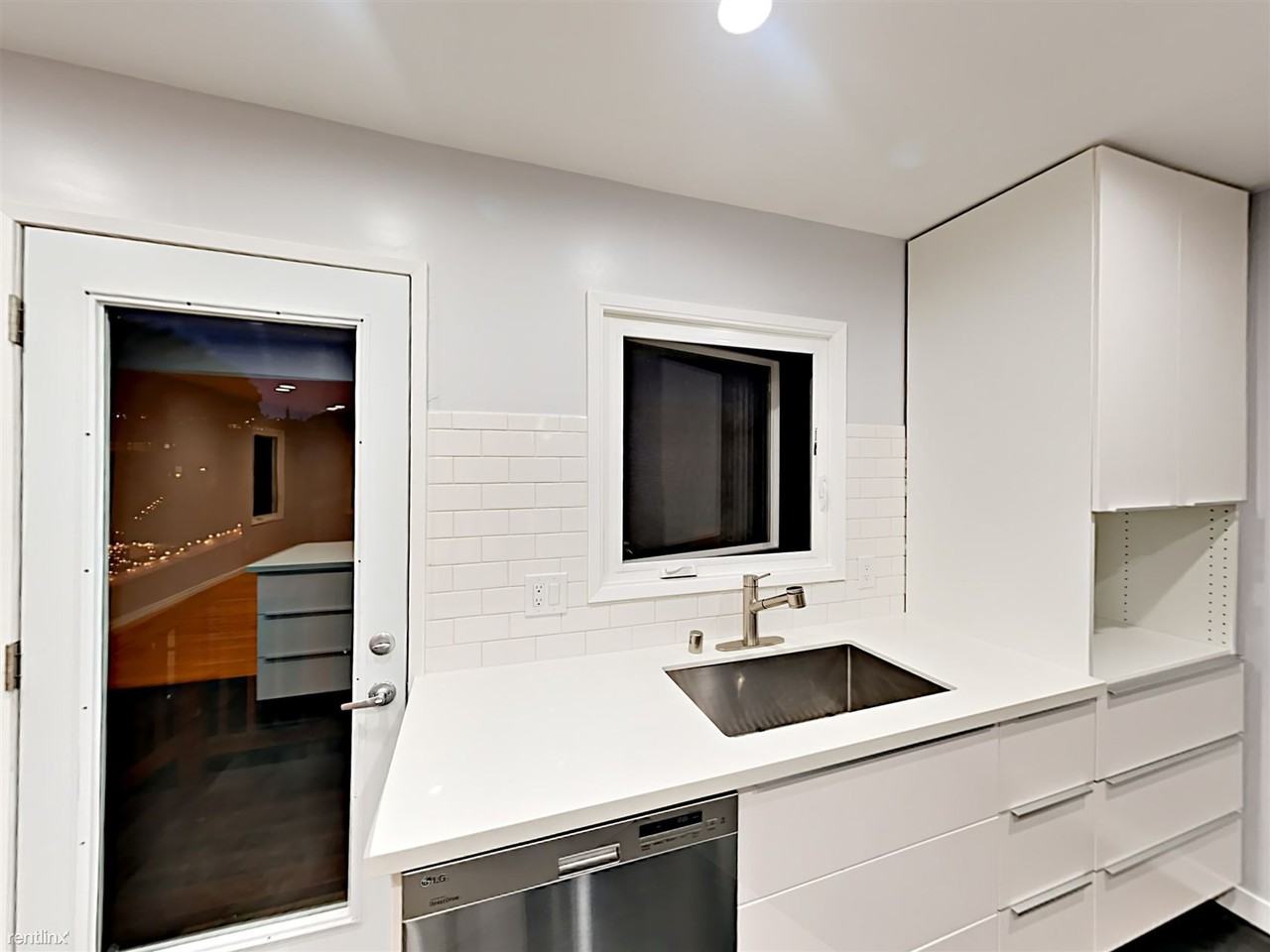 1023 Washington Ave - Photo 3 of 16