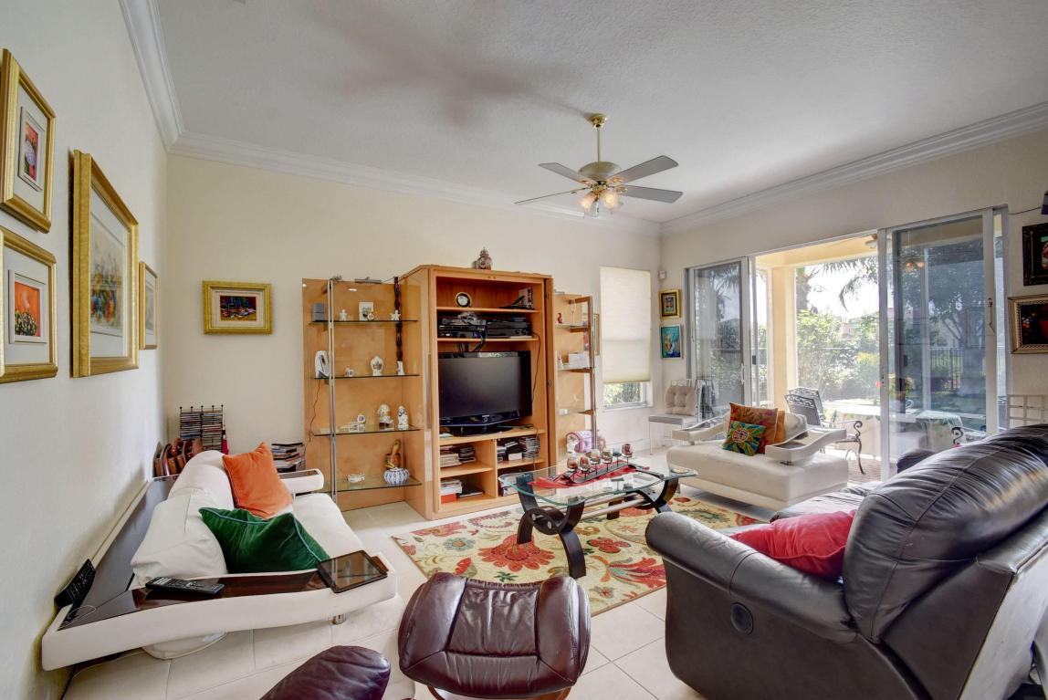 8578 Shallowbrook Cove - Photo 3 of 12