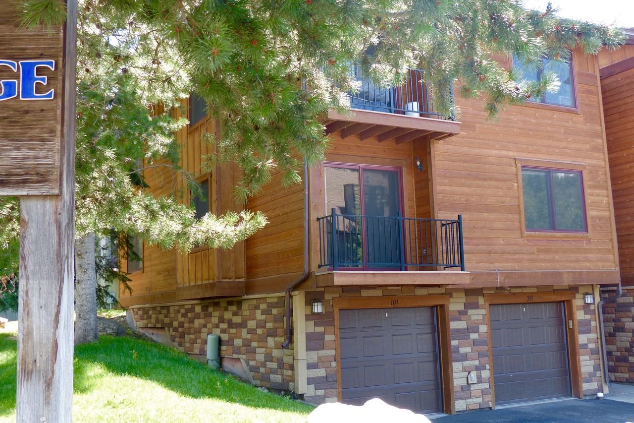 3055 Village Dr - Photo 2 of 8