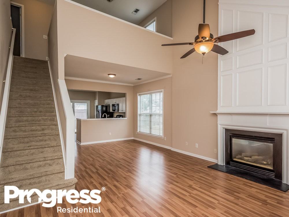 1738 Taynton Cir - Photo 3 of 18