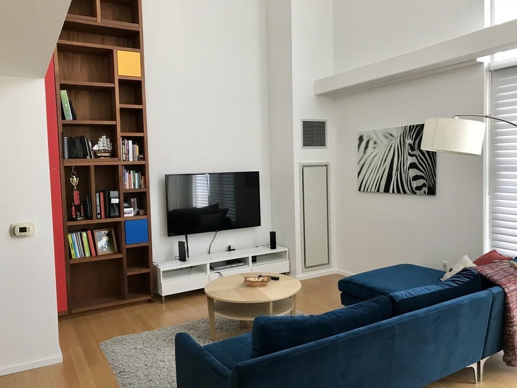 1 Earhart St #520
