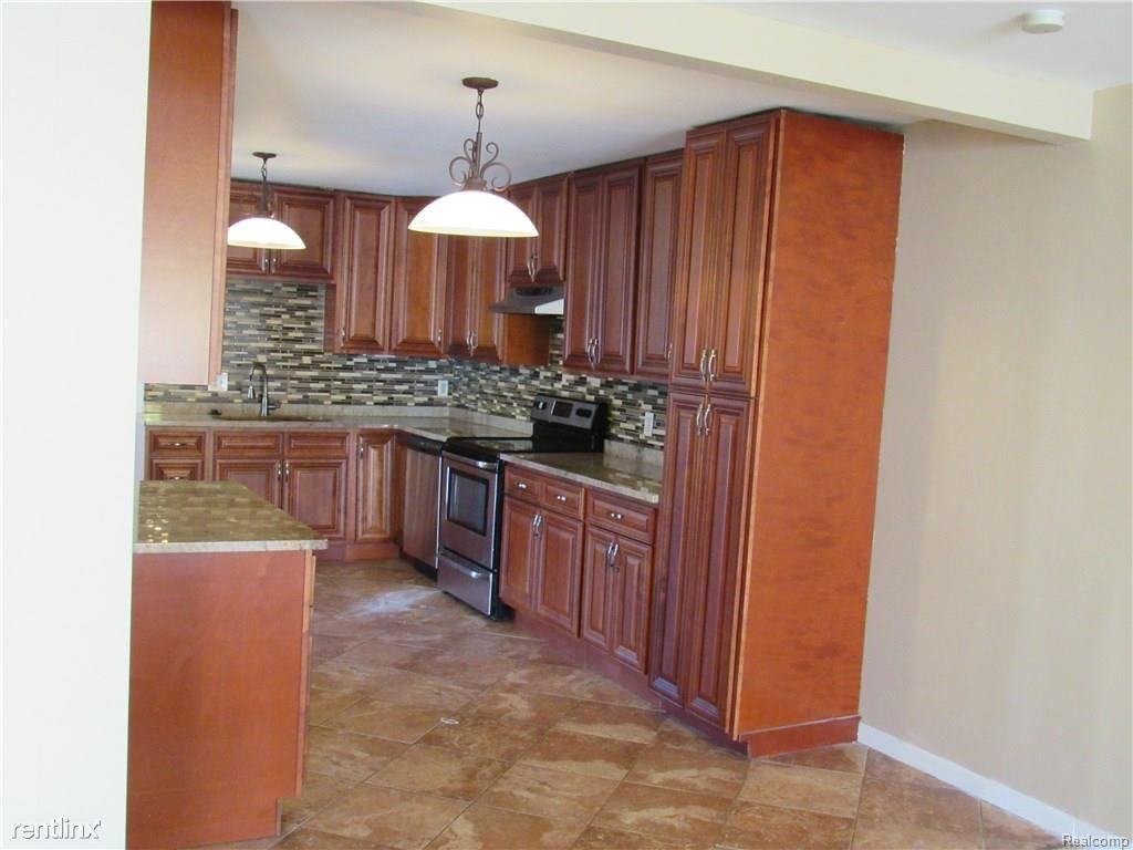 6002 Pebble Ln Ct - Photo 2 of 4