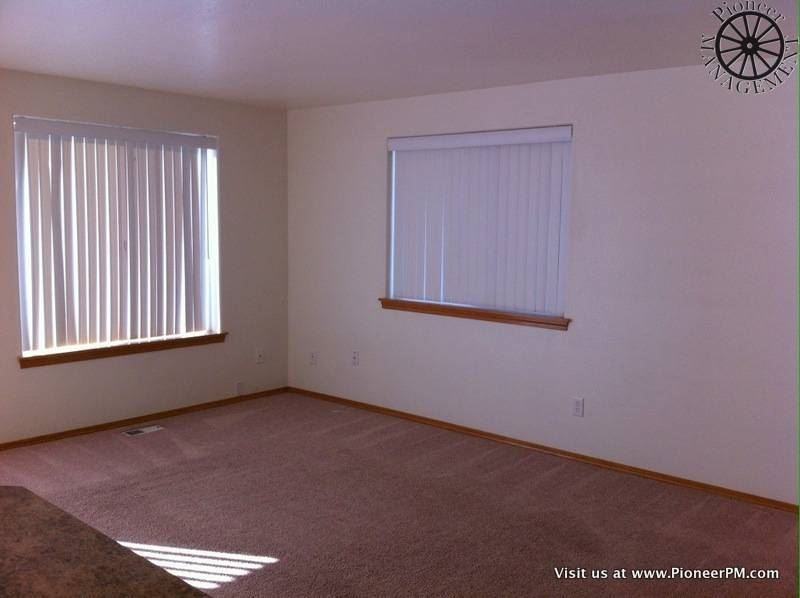394 Maylea Pl - Photo 3 of 24