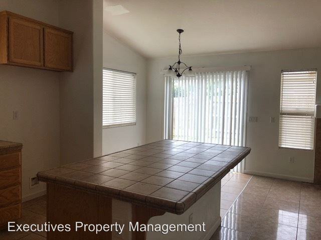 354 Live Oak Way - Photo 2 of 14