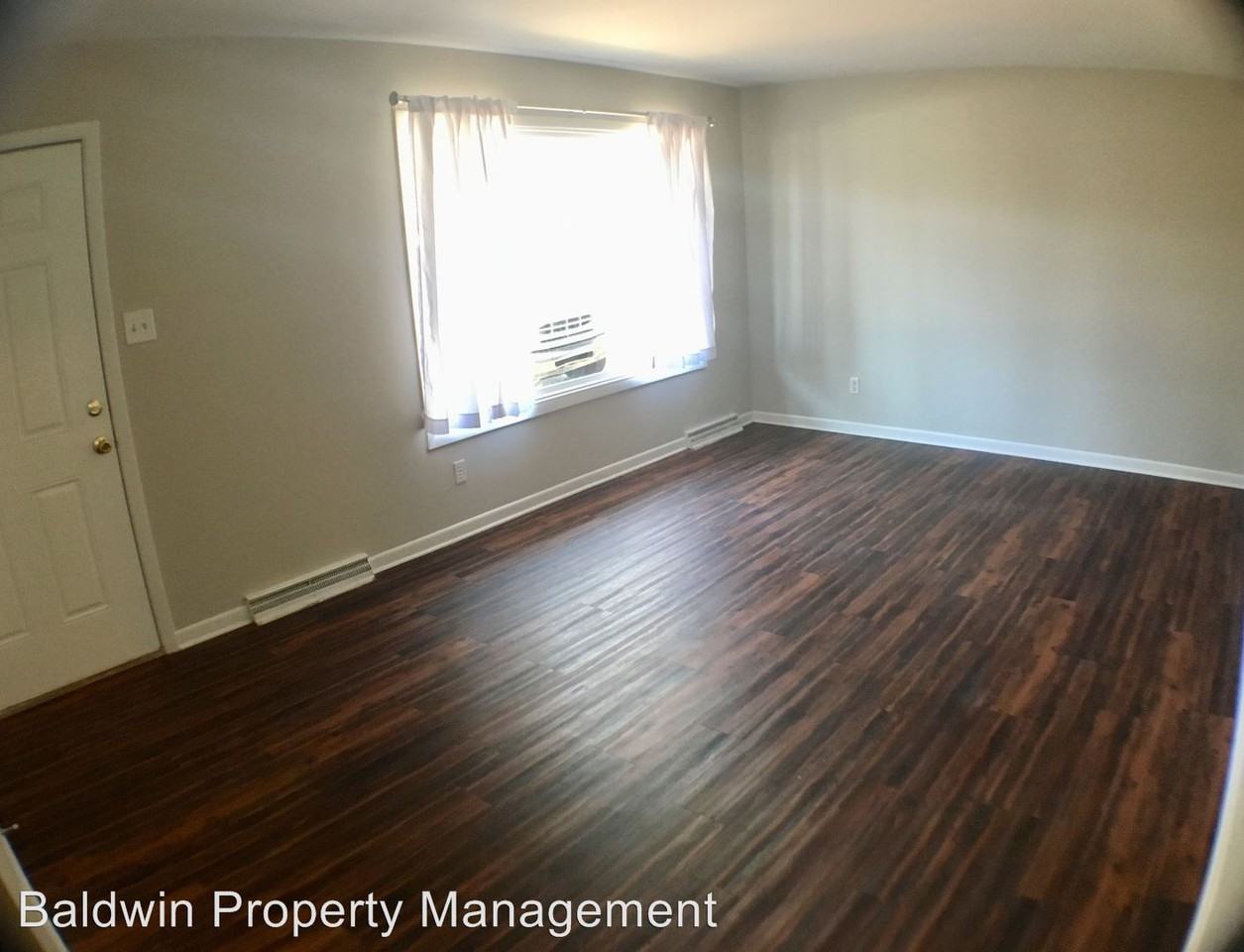 314 Foxcroft Dr - Photo 3 of 7