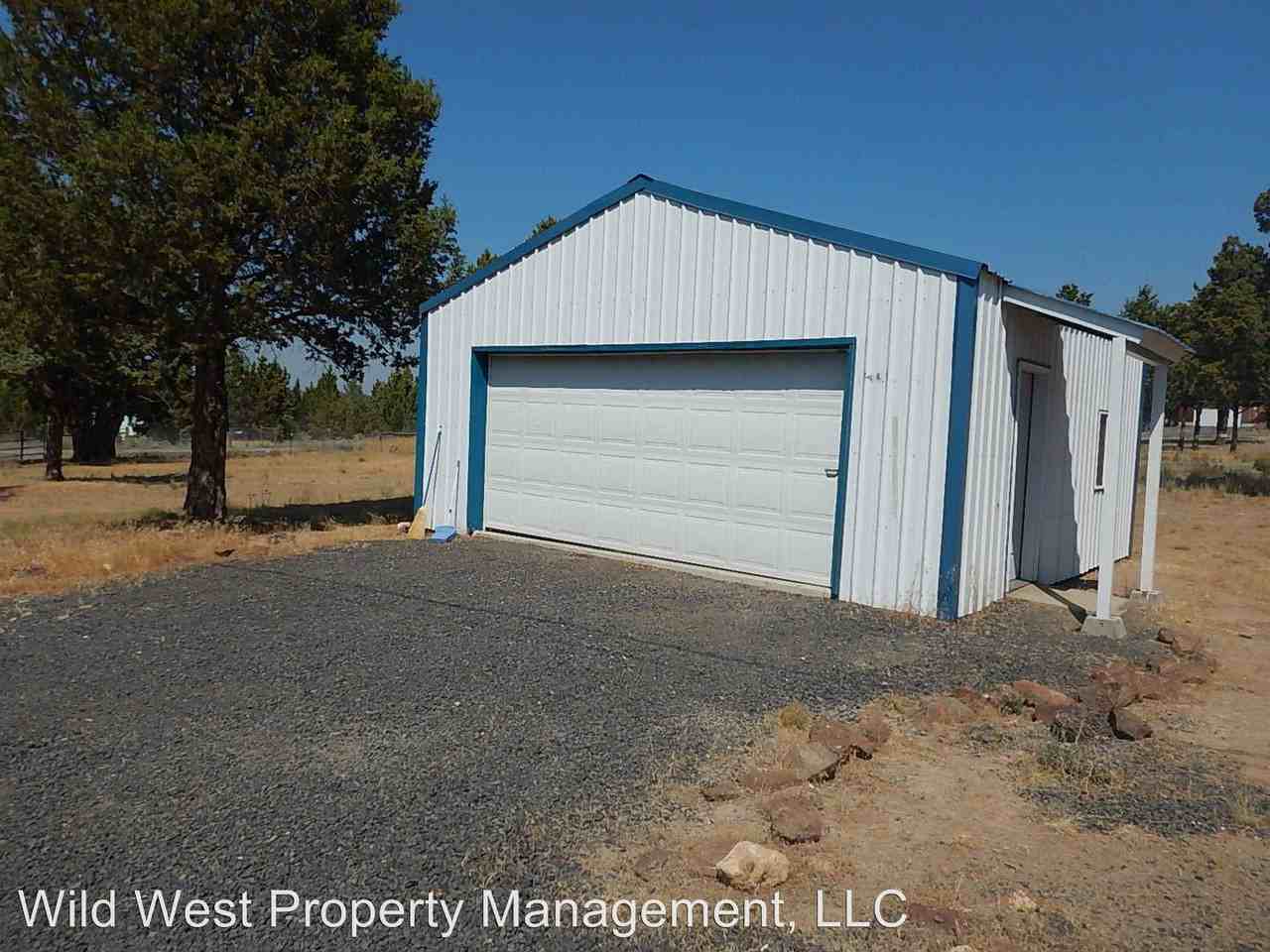 4066 S E Tillamook Loop - Photo 2 of 8