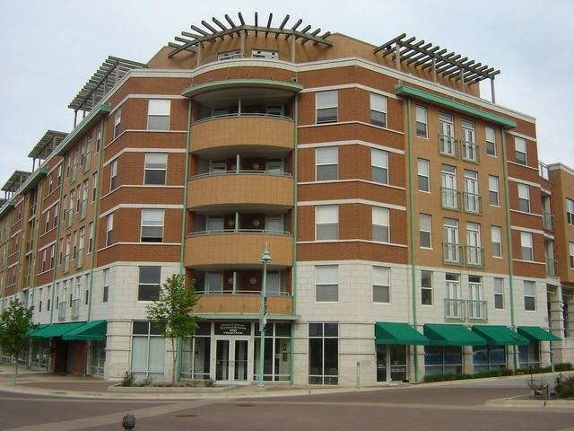 400 Village Cir #203