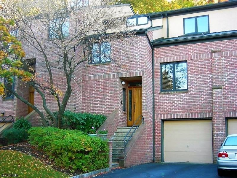 9 Andrea Dr - Photo 2 of 10